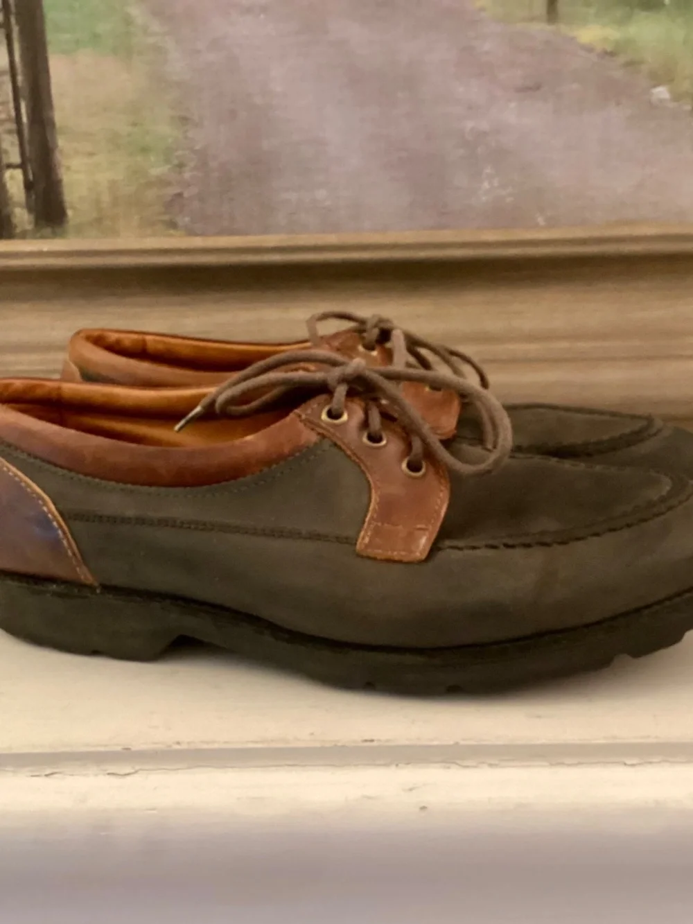 Allen Edmonds Lifestyles Boat Shoes Gray Brown Leather Vibram Soles Men’s 10 B